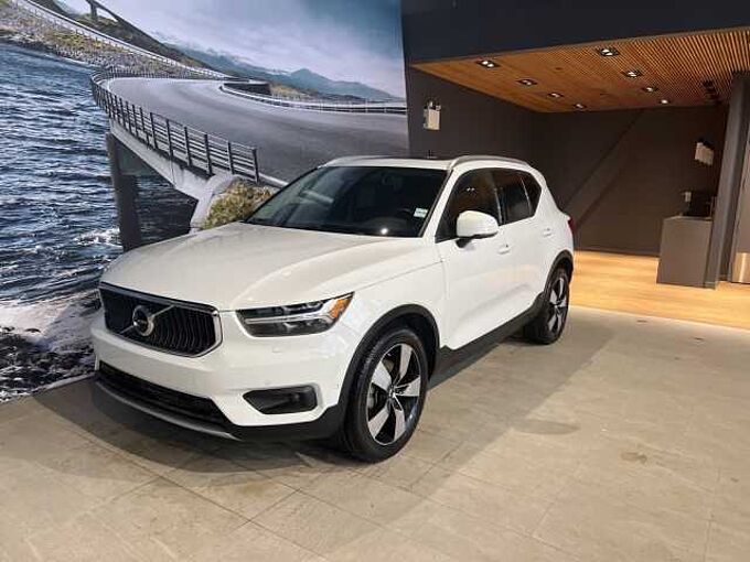 Volvo XC40 T5 AWD Momentum FROM 3.99%